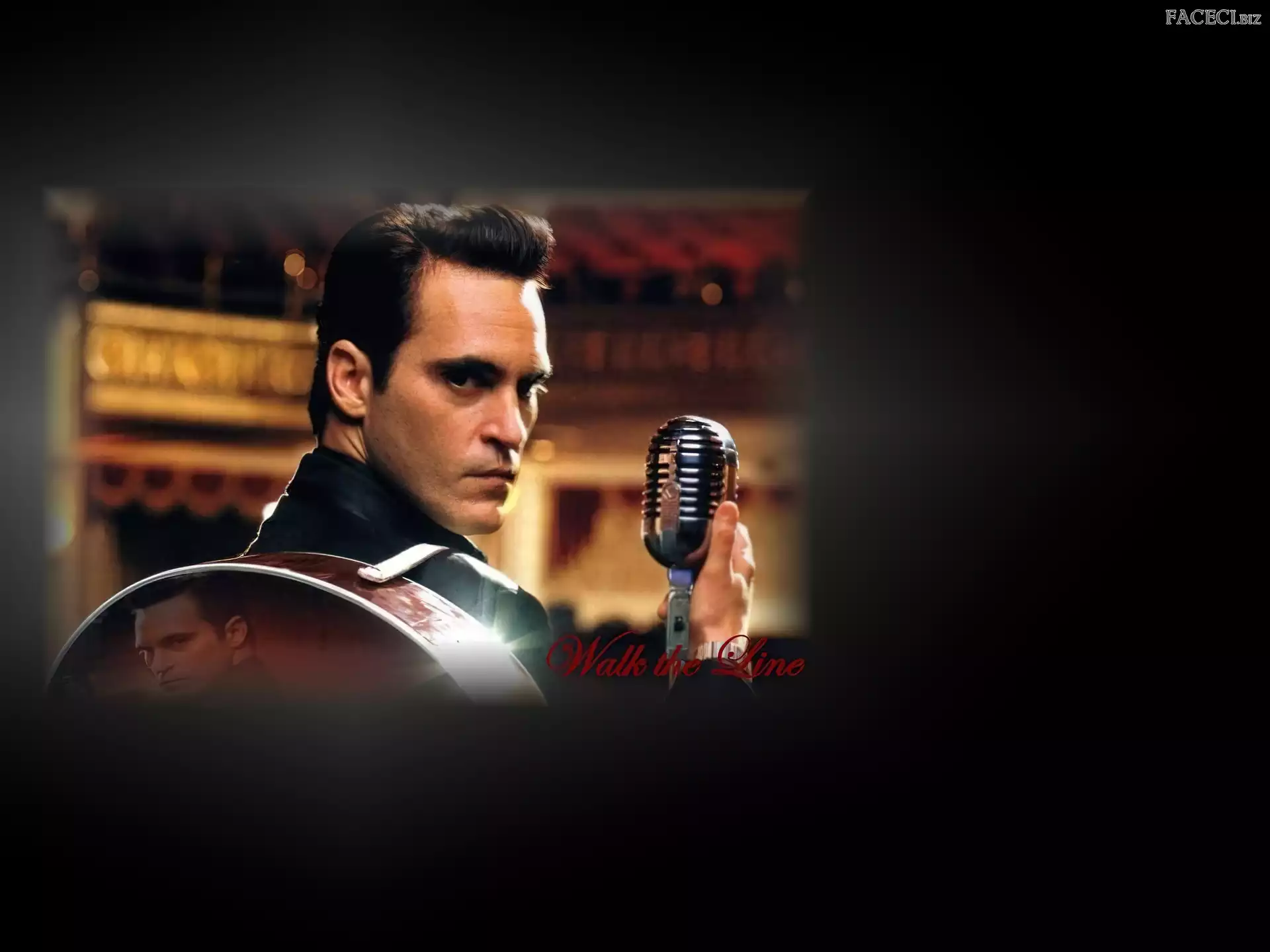 Joaquin Phoenix, mikrofon